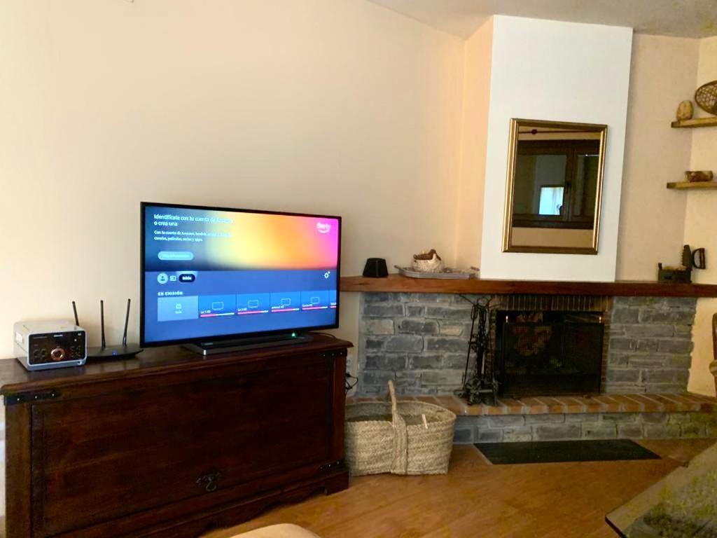 Apartament De La Vall Ferrera - L'Amfitriona Areu Eksteriør billede